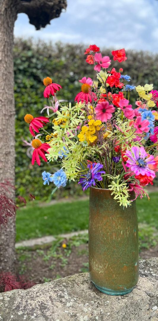 Bunte Blumen in einer Vase